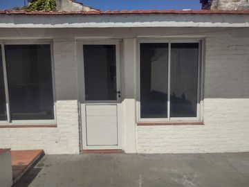 Casas en venta  - 8 dormitorios 3 baños - 260mts2 - Adrogue