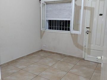 Casas en venta  - 8 dormitorios 3 baños - 260mts2 - Adrogue
