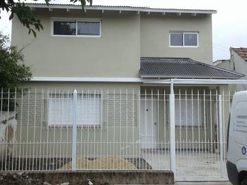 Casas en venta  - 8 dormitorios 3 baños - 260mts2 - Adrogue