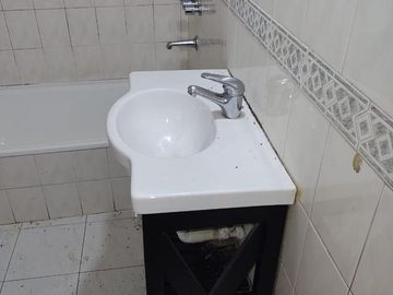 Casas en venta  - 8 dormitorios 3 baños - 260mts2 - Adrogue