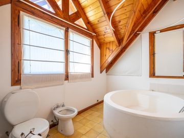 Casa en venta en El Aromo - tres dormitorios - parilla - pileta - lote central