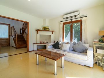 Casa en venta en El Aromo - tres dormitorios - parilla - pileta - lote central