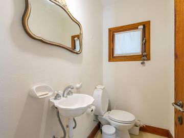 Casa en venta en El Aromo - tres dormitorios - parilla - pileta - lote central