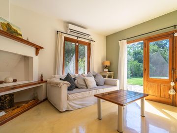 Casa en venta en El Aromo - tres dormitorios - parilla - pileta - lote central