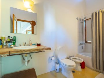 Casa en venta en El Aromo - tres dormitorios - parilla - pileta - lote central