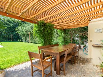 Casa en venta en El Aromo - tres dormitorios - parilla - pileta - lote central