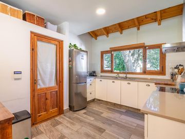 Casa en venta en El Aromo - tres dormitorios - parilla - pileta - lote central