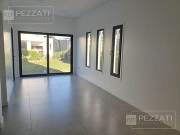 Casa en  venta en Barrio Privado Rumenco Joven. 3 dormitorios (1 suite) . Garage doble. Jardin