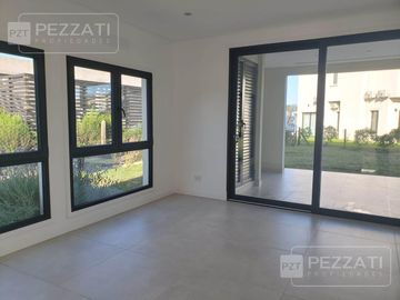 Casa en  venta en Barrio Privado Rumenco Joven. 3 dormitorios (1 suite) . Garage doble. Jardin