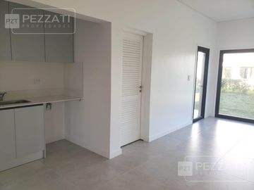 Casa en  venta en Barrio Privado Rumenco Joven. 3 dormitorios (1 suite) . Garage doble. Jardin