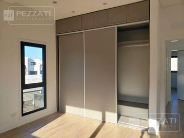 Casa en  venta en Barrio Privado Rumenco Joven. 3 dormitorios (1 suite) . Garage doble. Jardin