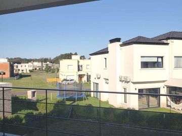 Casa en  venta en Barrio Privado Rumenco Joven. 3 dormitorios (1 suite) . Garage doble. Jardin