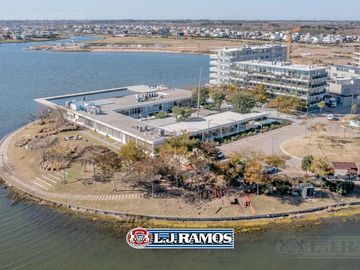 Casa con excelente diseño en Barrio Marinas Puertos del Lago