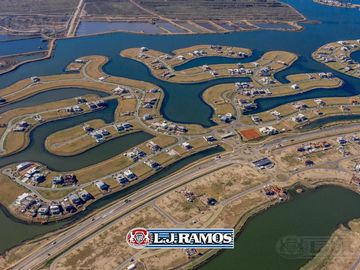 Casa con excelente diseño en Barrio Marinas Puertos del Lago