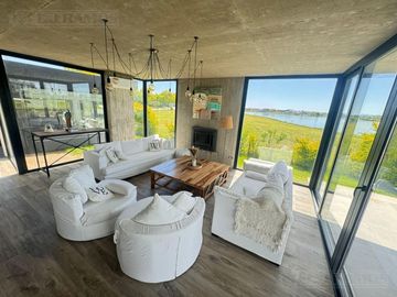 Casa con excelente diseño en Barrio Marinas Puertos del Lago