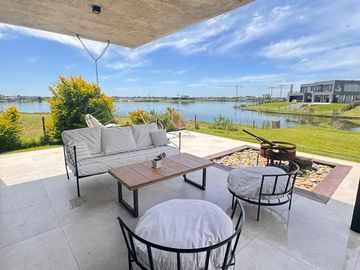 Casa con excelente diseño en Barrio Marinas Puertos del Lago