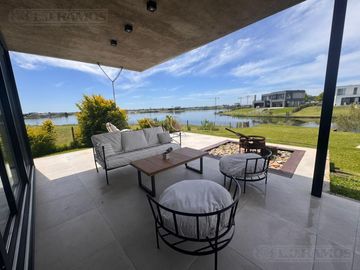 Casa con excelente diseño en Barrio Marinas Puertos del Lago