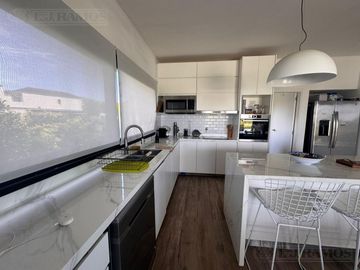 Casa con excelente diseño en Barrio Marinas Puertos del Lago