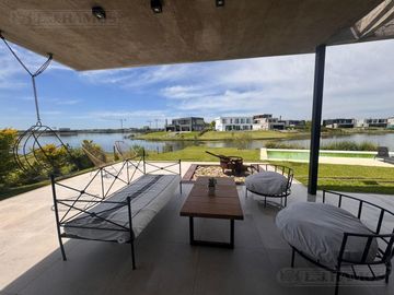 Casa con excelente diseño en Barrio Marinas Puertos del Lago