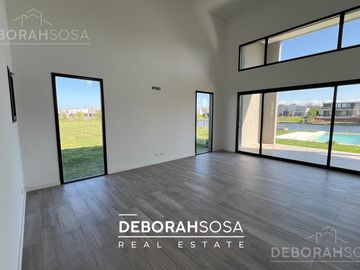 Casa en Venta 5 ambientes  al Lago en San Matias