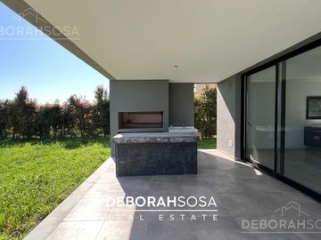 Casa en Venta 5 ambientes  al Lago en San Matias
