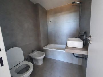 Venta departamento 3 ambientes con jardín en Nordelta