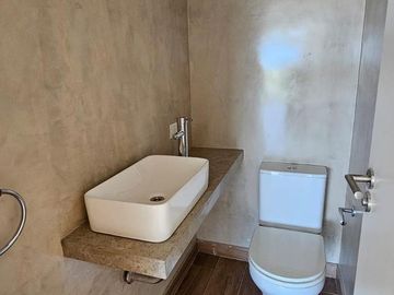 Venta departamento 3 ambientes con jardín en Nordelta