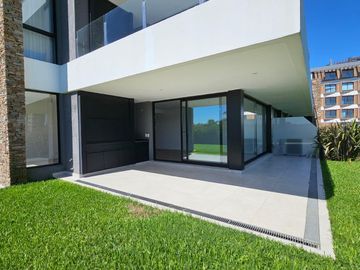 Venta departamento 3 ambientes con jardín en Nordelta