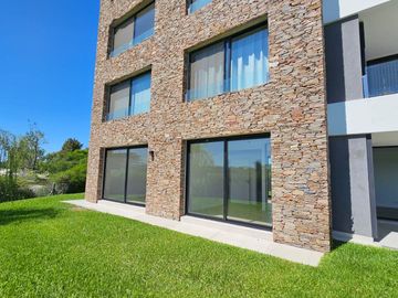 Venta departamento 3 ambientes con jardín en Nordelta
