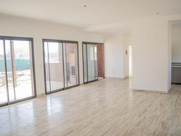 Casa 5 ambientes venta con doble cochera en Ingeniero Maschwitz