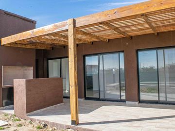 Casa 5 ambientes venta con doble cochera en Ingeniero Maschwitz
