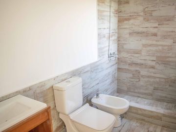 Casa 5 ambientes venta con doble cochera en Ingeniero Maschwitz