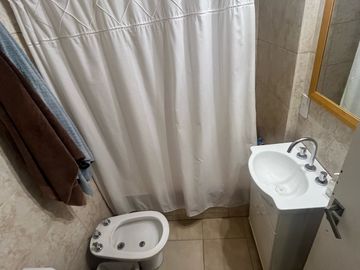 Divino 4 Ambientes al frente con 2 baños y Cocina con Lavadero independiente