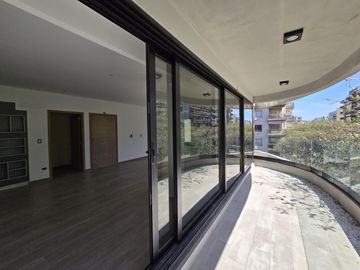 Piso Inteligente  4 dormitorios en suite más dependencia - Domotizado