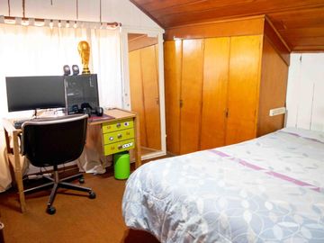 Casa de 4 ambientes con dependencia en venta en Martínez
