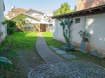 Casa de 4 ambientes con dependencia en venta en Martínez