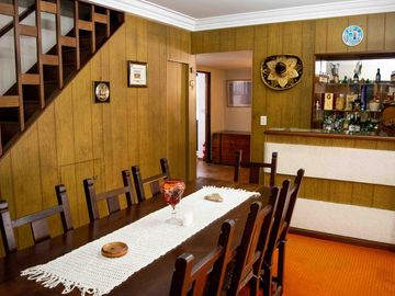 Casa de 4 ambientes con dependencia en venta en Martínez