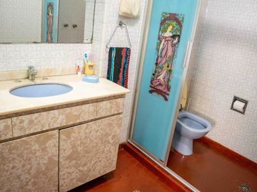 Casa de 4 ambientes con dependencia en venta en Martínez