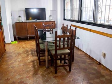 Casa de 4 ambientes con dependencia en venta en Martínez