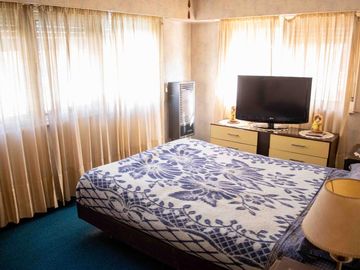 Casa de 4 ambientes con dependencia en venta en Martínez
