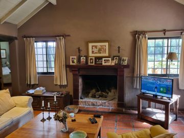 Casa de 5 ambientes con cochera en venta en Del Viso