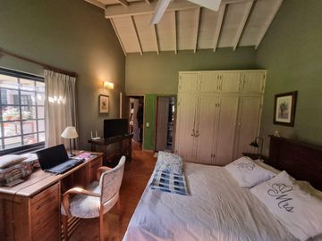 Casa de 5 ambientes con cochera en venta en Del Viso