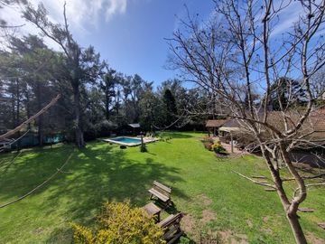 Casa de 5 ambientes con cochera en venta en Del Viso