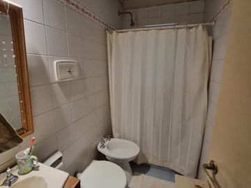 Casa de 5 ambientes con cochera en venta en Del Viso