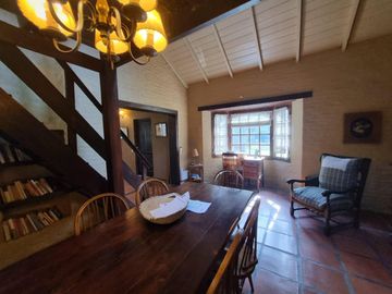 Casa de 5 ambientes con cochera en venta en Del Viso