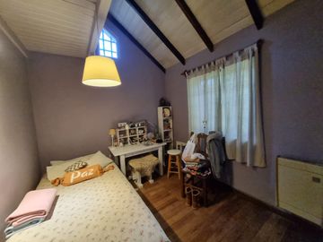Casa de 5 ambientes con cochera en venta en Del Viso