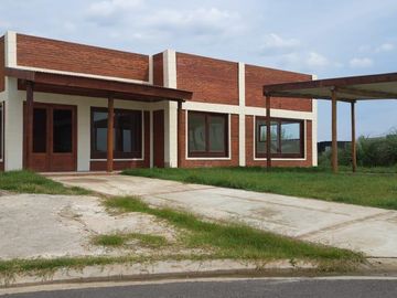 Casa en venta de una planta Barrio San Sebastián, área 8