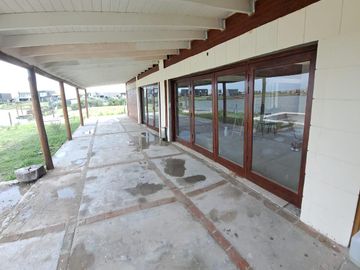 Casa en venta de una planta Barrio San Sebastián, área 8