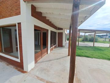 Casa en venta de una planta Barrio San Sebastián, área 8