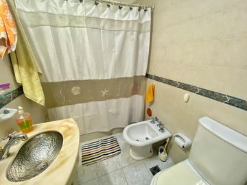 VENTA CASA 5 AMB 230 M2 PATIO TERRAZA GERLI